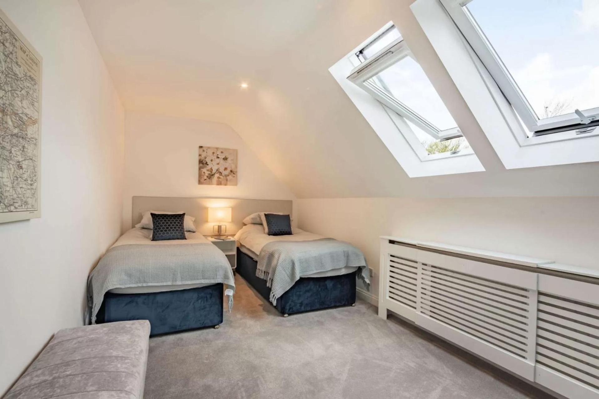 Cotswold Holiday Let With Hot Tub - The Old Garage 奇平诺顿 外观 照片
