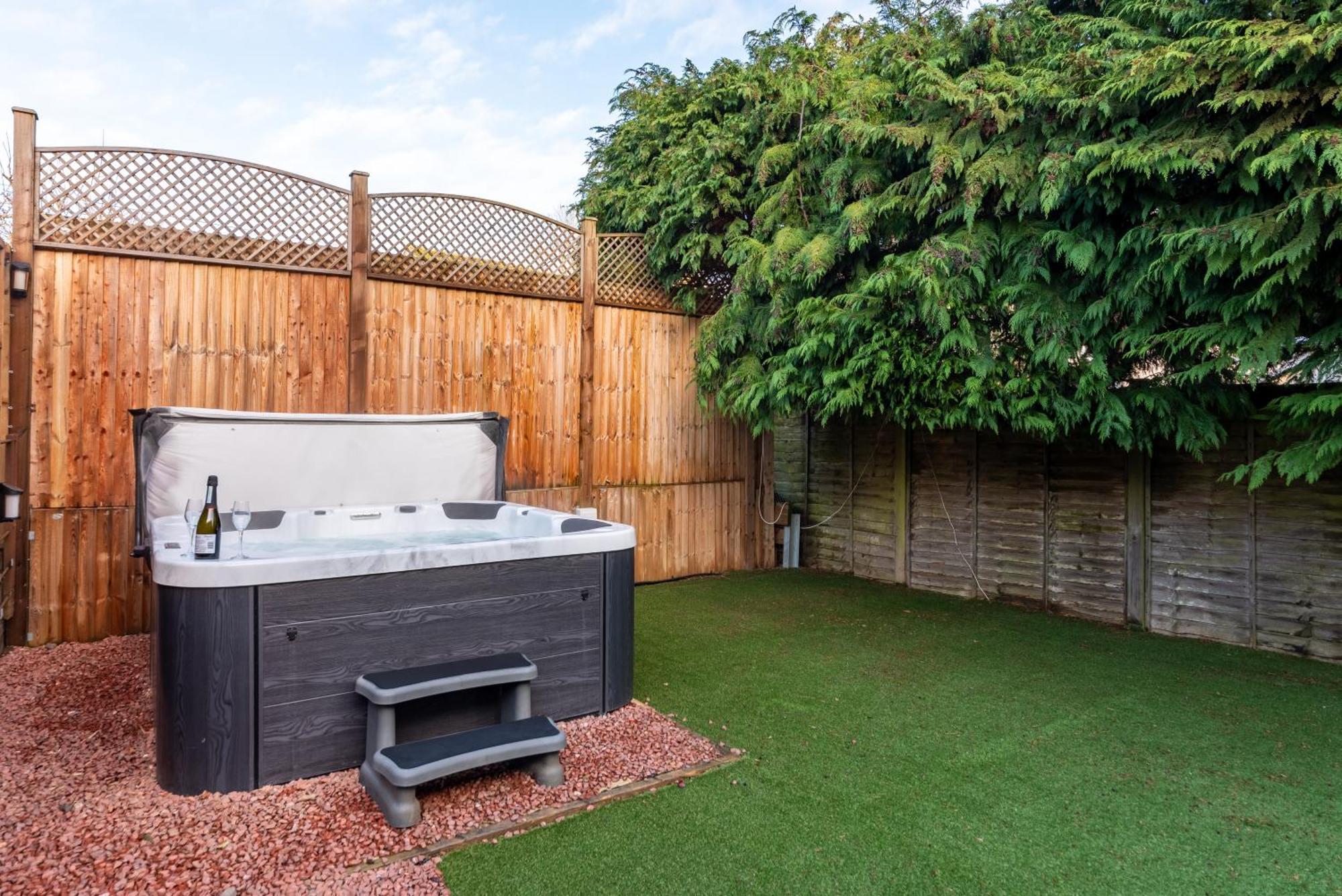 Cotswold Holiday Let With Hot Tub - The Old Garage 奇平诺顿 外观 照片