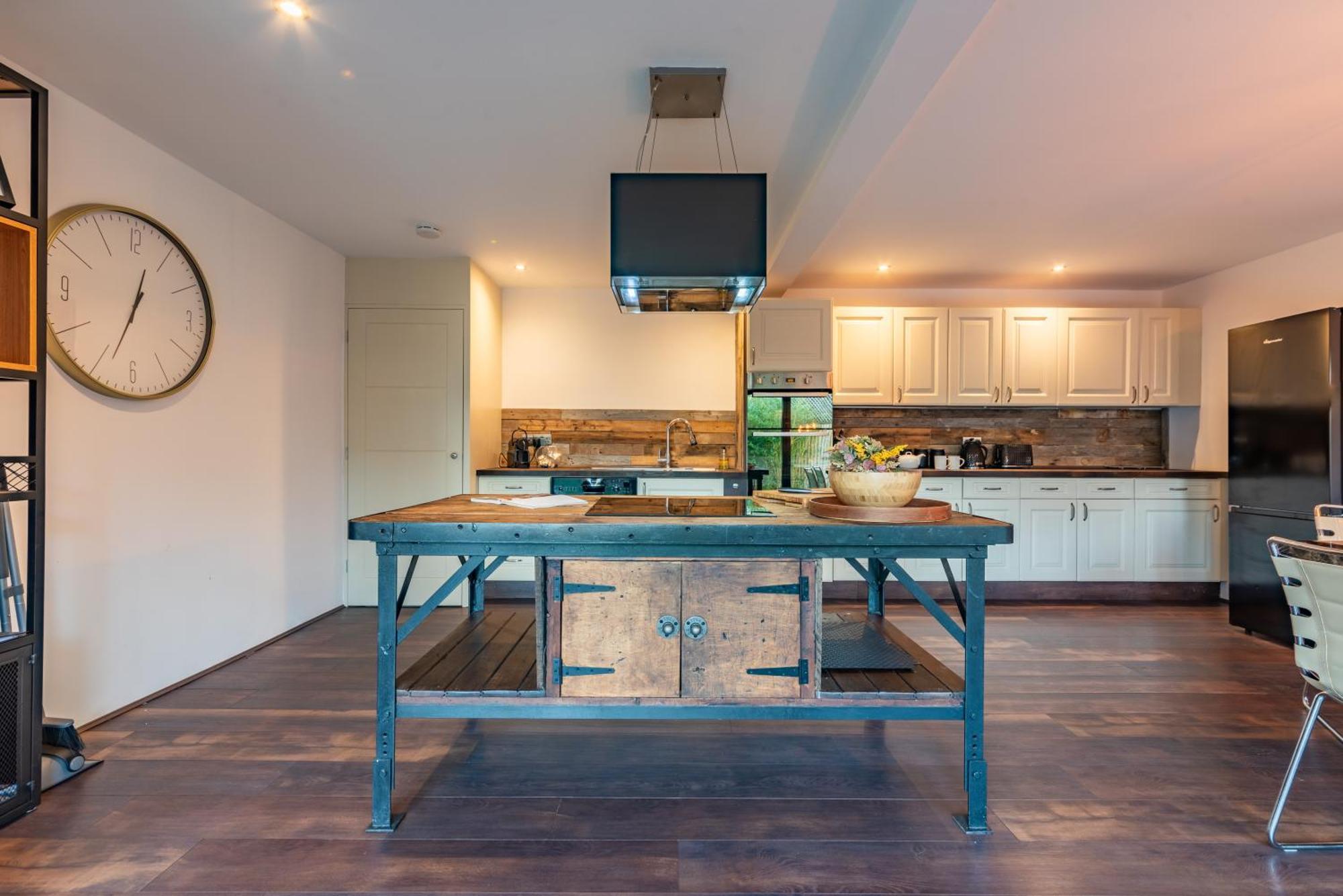 Cotswold Holiday Let With Hot Tub - The Old Garage 奇平诺顿 外观 照片