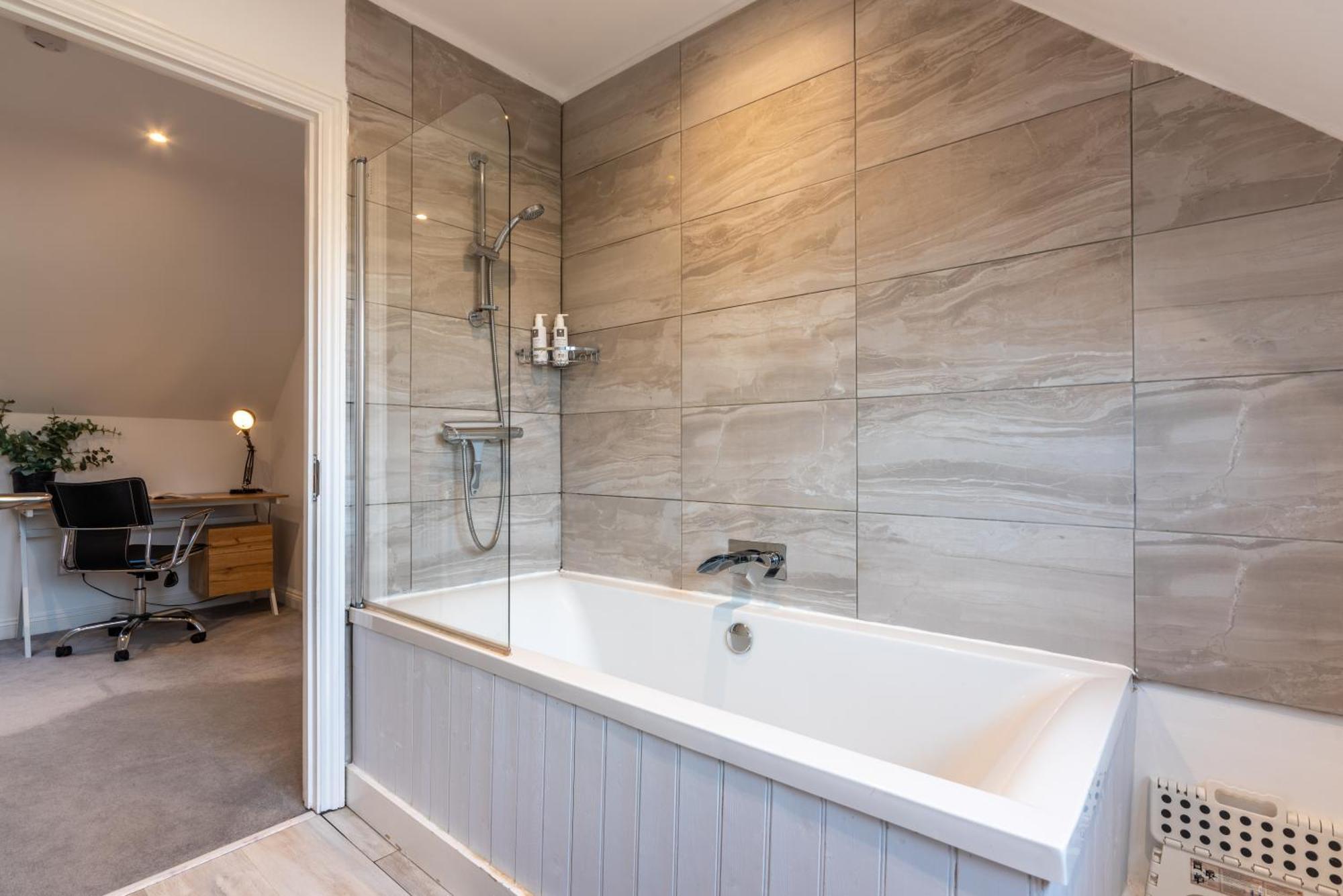 Cotswold Holiday Let With Hot Tub - The Old Garage 奇平诺顿 外观 照片